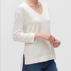BANANA REPUBLIC brand new V-neck sweater